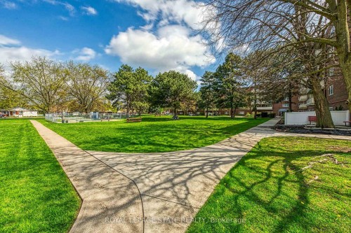 220-198 Scott Street, St. Catharines, ON - Outdoor