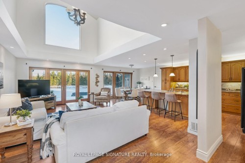 5359 Eighth Line, Erin, ON - Indoor Photo Showing Living Room
