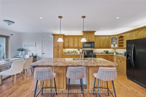 5359 Eighth Line, Erin, ON - Indoor Photo Showing Kitchen With Double Sink With Upgraded Kitchen