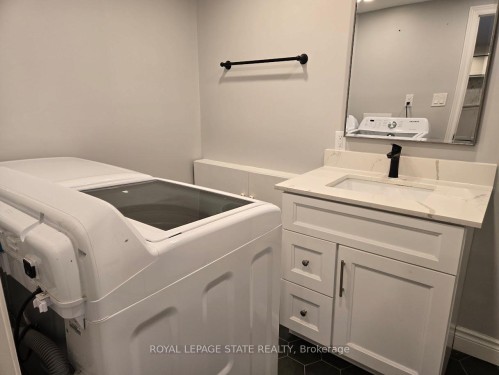 373 East 27Th Street, Hamilton, ON - Indoor Photo Showing Laundry Room