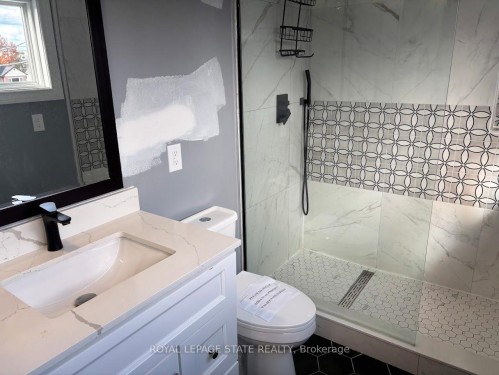 373 East 27Th Street, Hamilton, ON - Indoor Photo Showing Bathroom