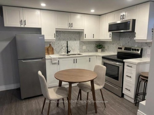 373 East 27Th Street, Hamilton, ON - Indoor Photo Showing Kitchen With Double Sink