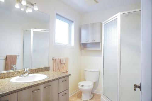 Salle de bains - 71Z  - 73Z Place Bourdages, Terrebonne (Terrebonne), QC - Indoor Photo Showing Bathroom