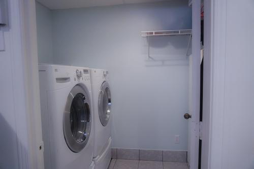 Salle de lavage - 71Z  - 73Z Place Bourdages, Terrebonne (Terrebonne), QC - Indoor Photo Showing Laundry Room