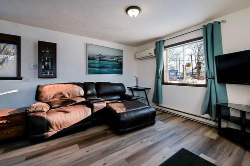 Salon - 14 Rue Gagné, Bromont, QC - Indoor Photo Showing Living Room