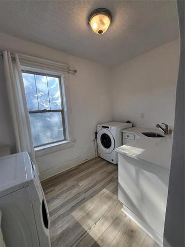 422 Burrows Ave, Winnipeg, MB 