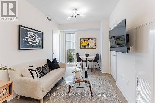 406 - 500 Wilson Avenue, Toronto, ON - Indoor Photo Showing Living Room