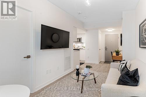 406 - 500 Wilson Avenue, Toronto, ON - Indoor Photo Showing Living Room