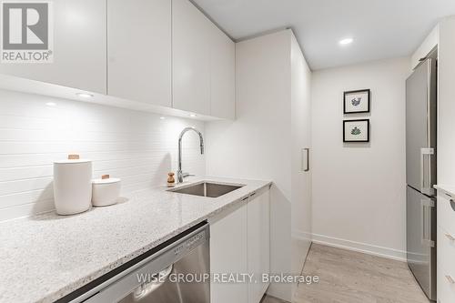 406 - 500 Wilson Avenue, Toronto, ON - Indoor Photo Showing Kitchen With Upgraded Kitchen