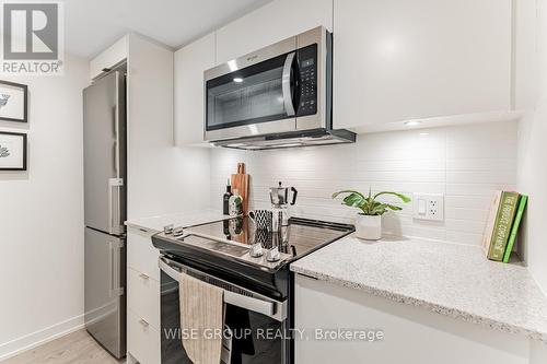 406 - 500 Wilson Avenue, Toronto, ON - Indoor Photo Showing Kitchen With Upgraded Kitchen