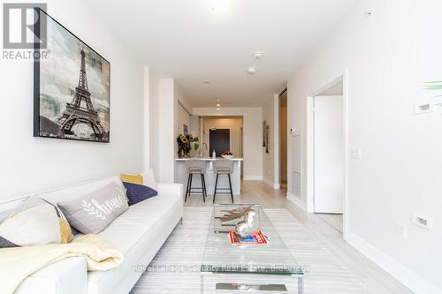 314 - 2916 Highway 7 Road, Vaughan, ON - Indoor Photo Showing Living Room