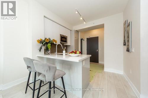 314 - 2916 Highway 7 Road, Vaughan, ON - Indoor