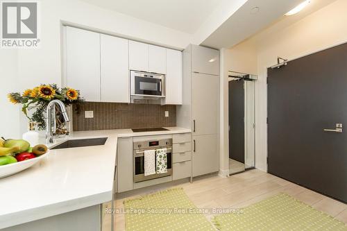 314 - 2916 Highway 7 Road, Vaughan, ON - Indoor Photo Showing Kitchen