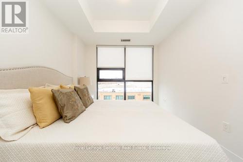 314 - 2916 Highway 7 Road, Vaughan, ON - Indoor Photo Showing Bedroom