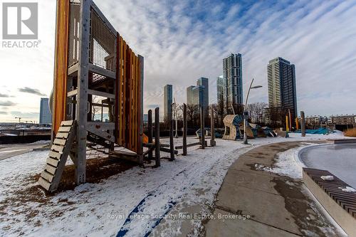 314 - 2916 Highway 7 Road, Vaughan, ON - Outdoor