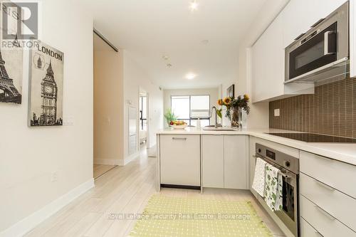 314 - 2916 Highway 7 Road, Vaughan, ON - Indoor Photo Showing Kitchen