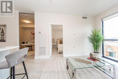 314 - 2916 Highway 7 Road, Vaughan, ON - Indoor