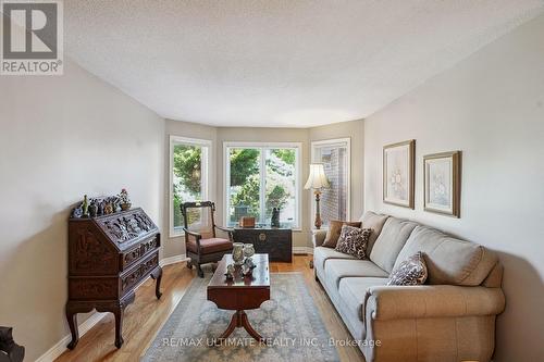 961 Focal Road, Mississauga, ON - Indoor Photo Showing Living Room