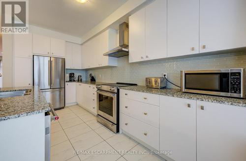2285 Khalsa Gate, Oakville, ON - Indoor Photo Showing Kitchen With Stainless Steel Kitchen With Upgraded Kitchen
