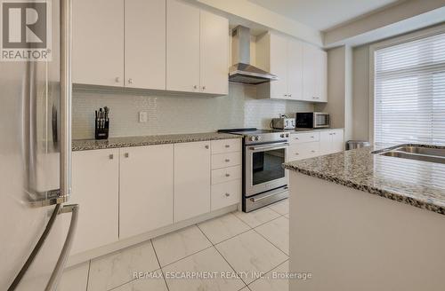 2285 Khalsa Gate, Oakville, ON - Indoor Photo Showing Kitchen