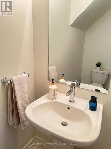 10 - 3562 Colonial Drive, Mississauga, ON - Indoor Photo Showing Bathroom