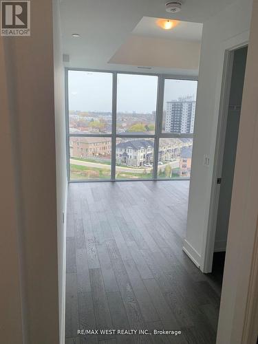 802 - 1063 Douglas Mccurdy Comm Circle, Mississauga, ON - Indoor Photo Showing Other Room