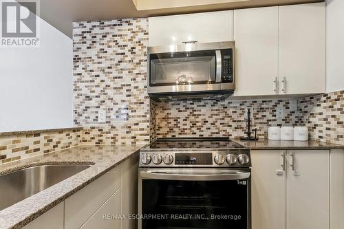 628 - 801 King Street W, Toronto, ON - Indoor Photo Showing Kitchen