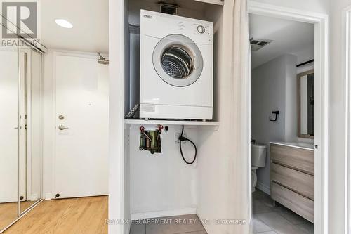628 - 801 King Street W, Toronto, ON - Indoor Photo Showing Laundry Room