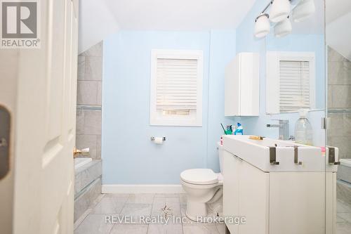 5113 Willmott Street, Niagara Falls (Cherrywood), ON - Indoor Photo Showing Bathroom