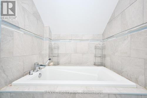 5113 Willmott Street, Niagara Falls (Cherrywood), ON - Indoor Photo Showing Bathroom