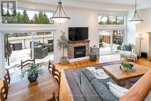 22 - 104 Farm Gate Road, Blue Mountains, ON - Indoor Photo Showing Living Room With Fireplace