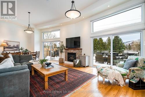 22 - 104 Farm Gate Road, Blue Mountains, ON - Indoor Photo Showing Living Room With Fireplace