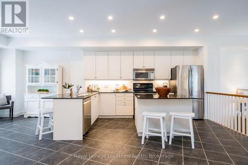 22 - 104 Farm Gate Road, Blue Mountains, ON - Indoor Photo Showing Kitchen With Upgraded Kitchen
