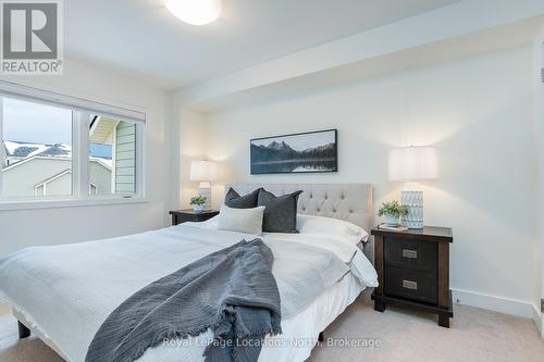 22 - 104 Farm Gate Road, Blue Mountains, ON - Indoor Photo Showing Bedroom