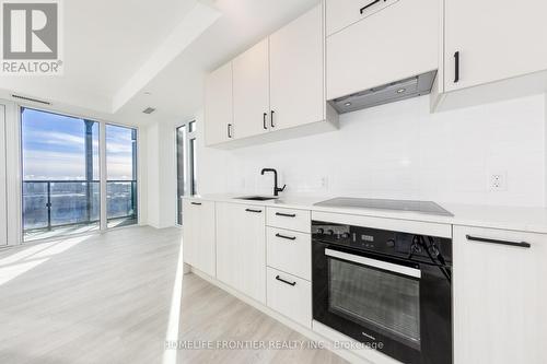 1414 - 1 Quarrington Lane, Toronto, ON - Indoor Photo Showing Kitchen