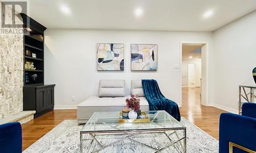 102 Willowbrook Road, Markham, ON - Indoor Photo Showing Living Room