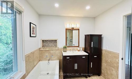 102 Willowbrook Road, Markham, ON - Indoor Photo Showing Bathroom