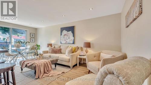 67 Corbett Drive, Barrie, ON - Indoor Photo Showing Living Room