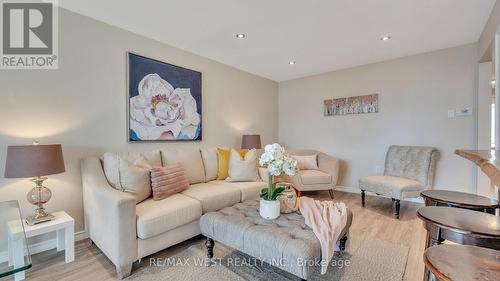 67 Corbett Drive, Barrie, ON - Indoor Photo Showing Living Room