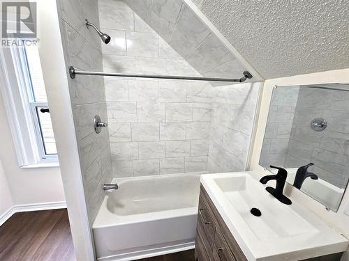 104 London St, Sault Ste. Marie, ON - Indoor Photo Showing Bathroom
