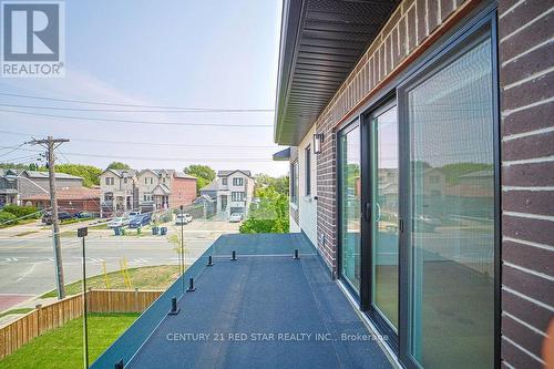 1 Frankwood Road, Toronto, ON - Outdoor