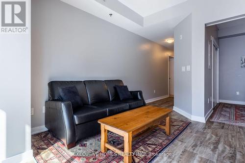 501 - 2486 Old Bronte Road, Oakville, ON - Indoor Photo Showing Living Room