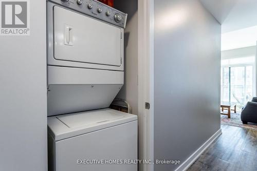 501 - 2486 Old Bronte Road, Oakville, ON - Indoor Photo Showing Laundry Room