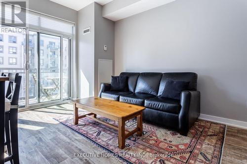 501 - 2486 Old Bronte Road, Oakville, ON - Indoor Photo Showing Living Room