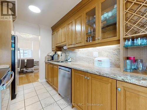 1704 - 205 Hilda Avenue, Toronto, ON - Indoor Photo Showing Kitchen
