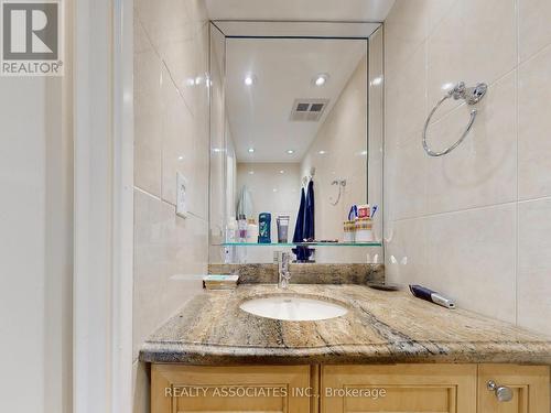 1704 - 205 Hilda Avenue, Toronto, ON - Indoor Photo Showing Bathroom