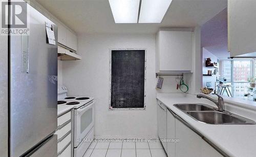 410 - 7 Concorde Place, Toronto, ON - Indoor Photo Showing Kitchen With Double Sink