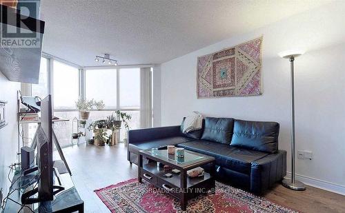 410 - 7 Concorde Place, Toronto, ON - Indoor Photo Showing Living Room