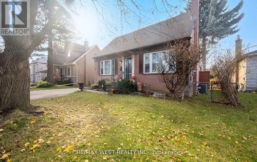 57 Westglen Crescent, Toronto, ON - Outdoor