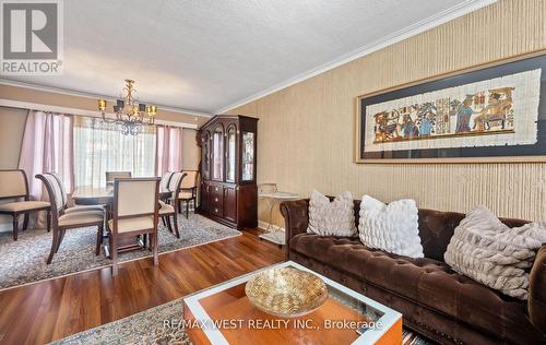 57 Westglen Crescent, Toronto, ON - Indoor Photo Showing Living Room